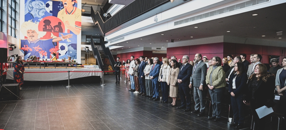 Inauguración del mural “Colombia y Rumania: arte y fútbol, la unión de las culturas” de la artista Liliana Cuca en la Arena Națională de Bucarest